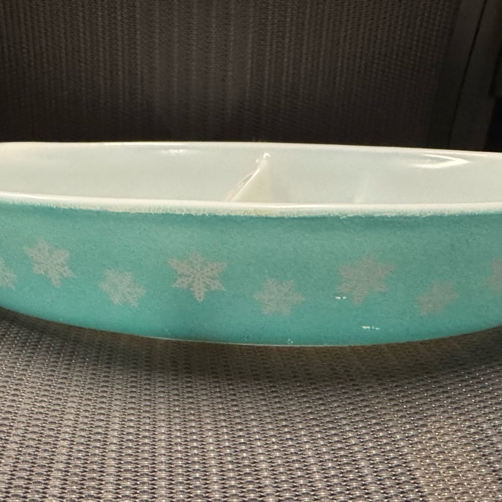 Vintage Pyrex Casserole Dish - Turquoise Snowflake Divided Oval - Picture 3 of 4